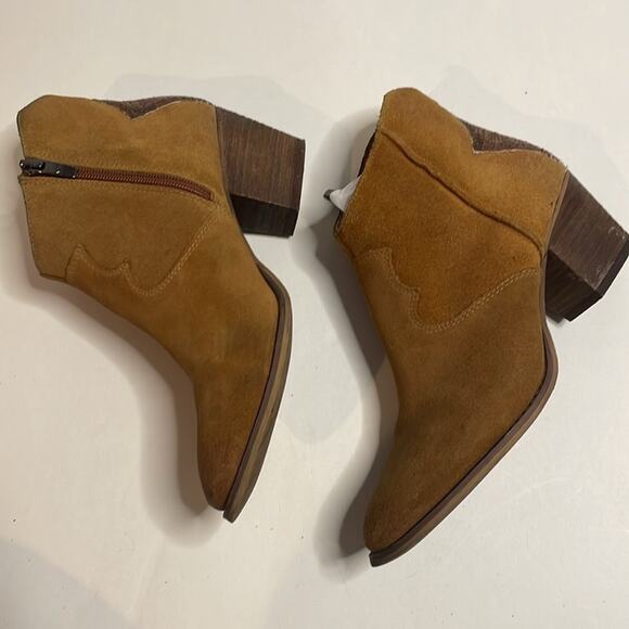 Marc Fisher Stefani leather brown ankle boot with Western style - Picture 2 of 9